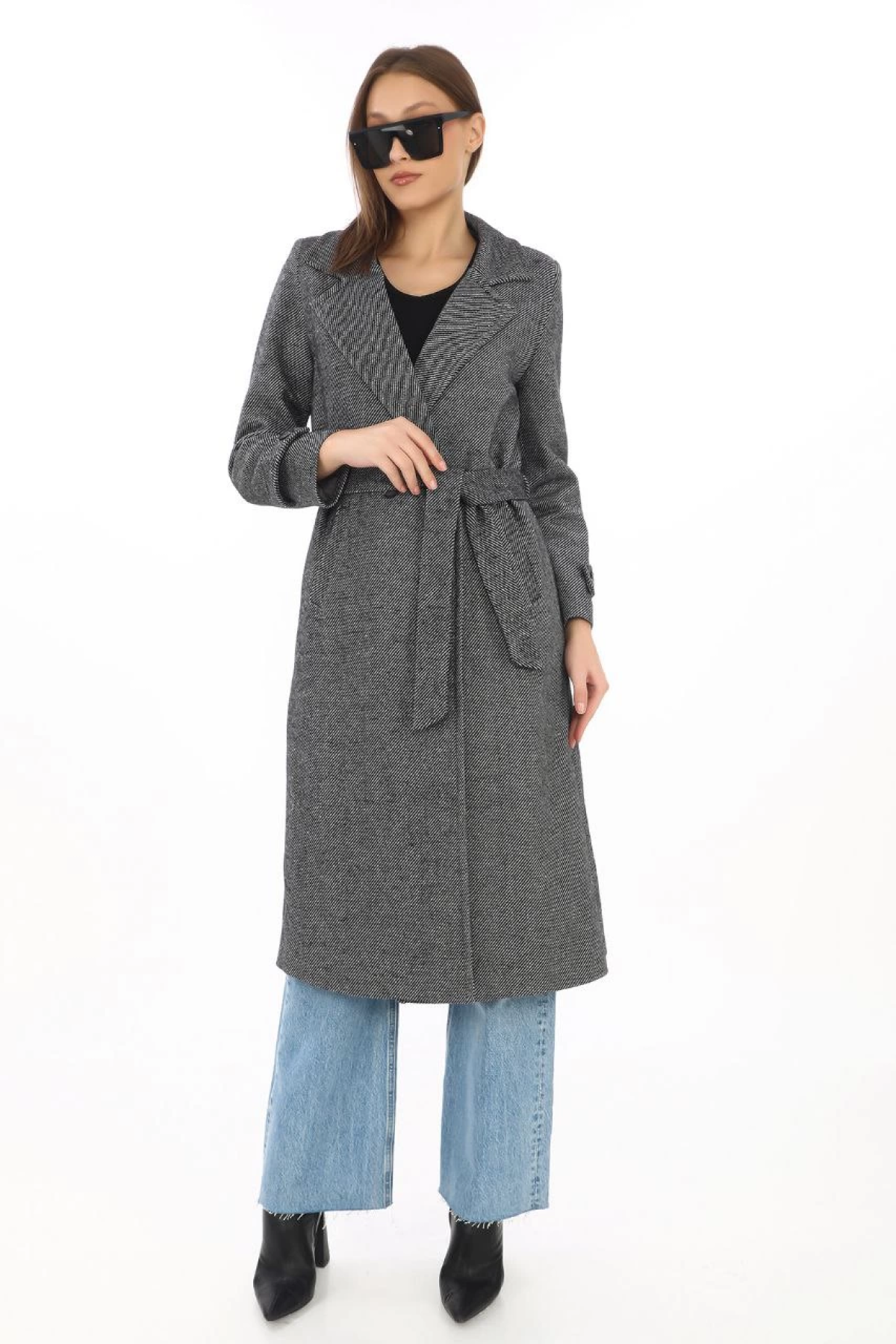 Velmora Balık Sırtı Kaşe Kaban – Uzun Boy Kruvaze Yaka Kuşaklı Astarlı Kışlık Tesettür Kaban, Yünlü Dokuma Kaşmir Kumaş, Cepli Rahat Oversize Kalıp Şık Modern Kaban Mont Modeli (Günlük ve Özel Gün Kombinlerine Uygun) - Füme