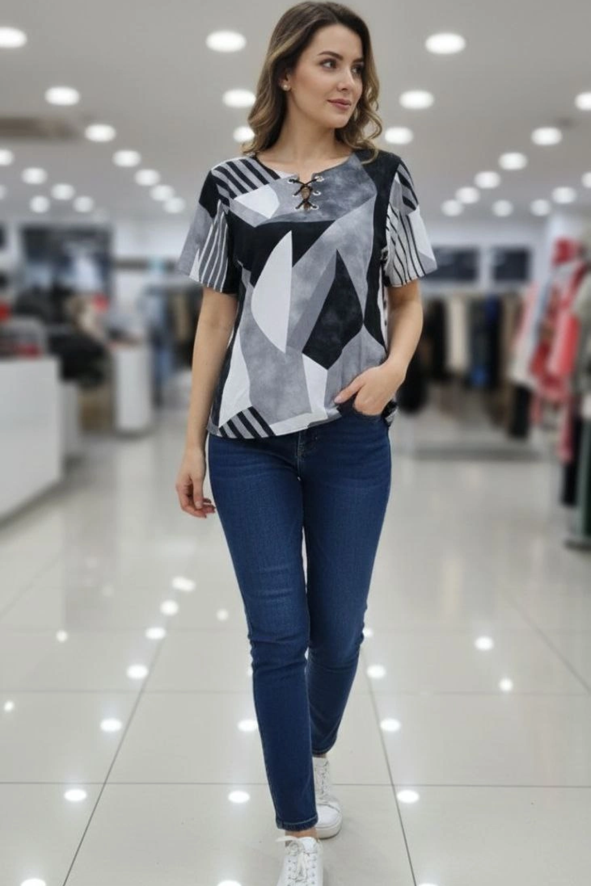 Kadın Desenli Püsküllü Viskon Bluz Bebe Yaka Kısa Kollu Big Size Rahat Kesim - Desenli