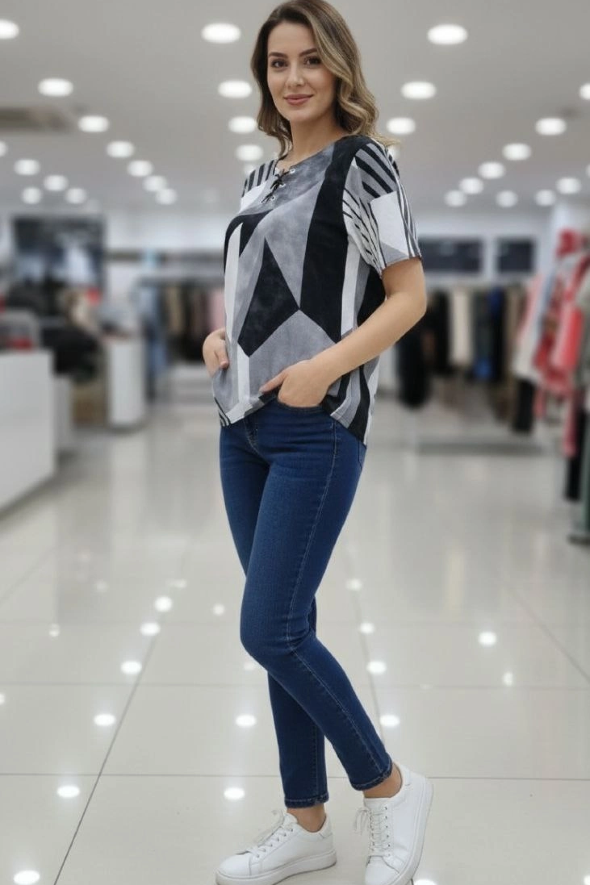 Kadın Desenli Püsküllü Viskon Bluz Bebe Yaka Kısa Kollu Big Size Rahat Kesim - Desenli