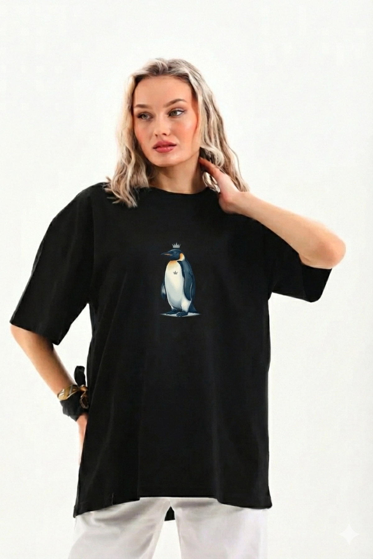 Kadın Oversize Tişört - Sırt Baskılı Survivor Penguin Temalı, Felsefi Yazılı Bisiklet yaka Tişört - Siyah