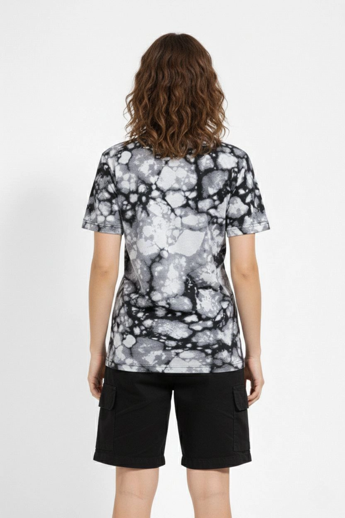 Kadın Siyah Gri Taş Desenli Tişört – Regular kalıp, Bisiklet Yaka, Dijital Baskılı Modern Tasarım T-Shirt - Siyah