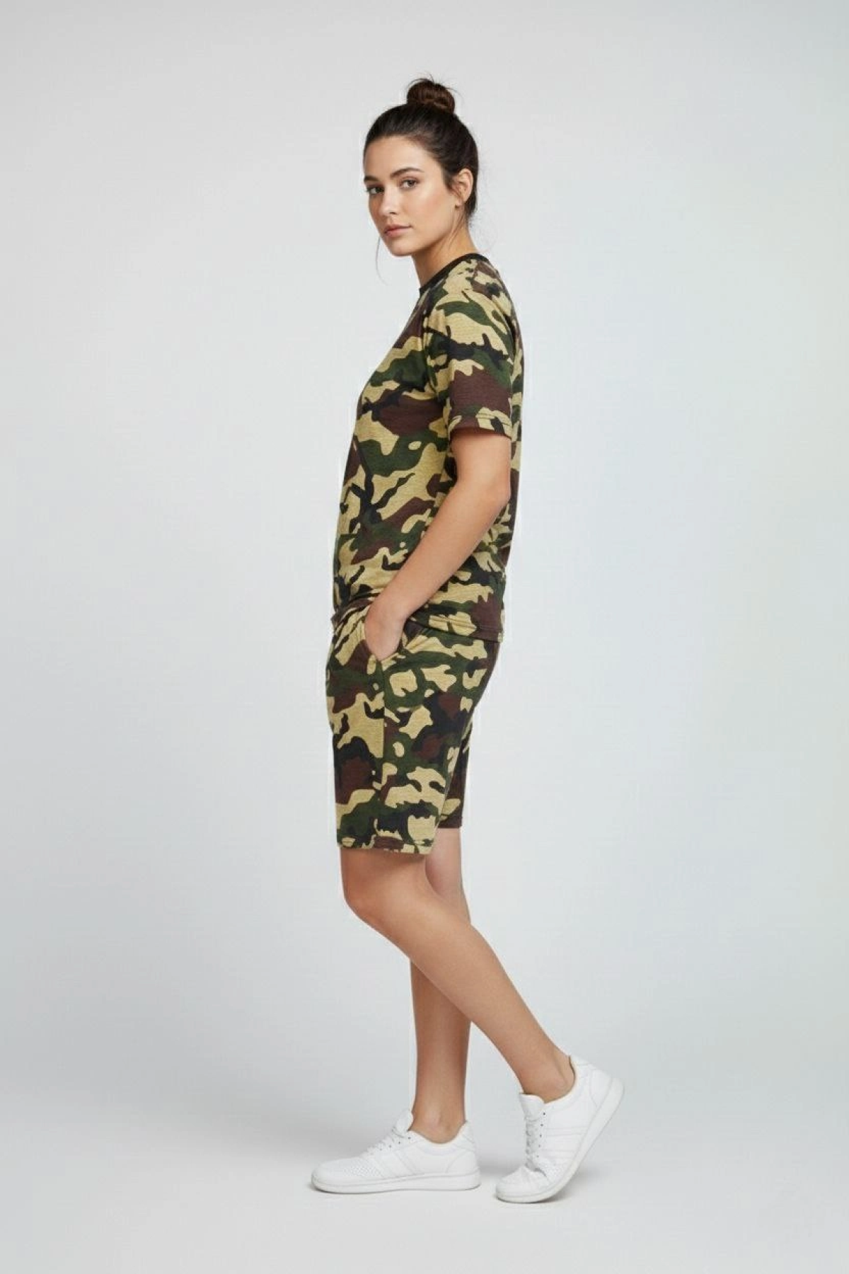 Kadın Kamuflaj Desenli Tişört Şort Takım – Günlük Rahat Kesim Yazlık 2’li Kombin - Kamuflaj