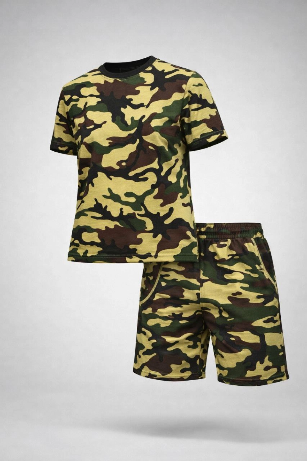 Kadın Kamuflaj Desenli Tişört Şort Takım – Günlük Rahat Kesim Yazlık 2’li Kombin - Kamuflaj