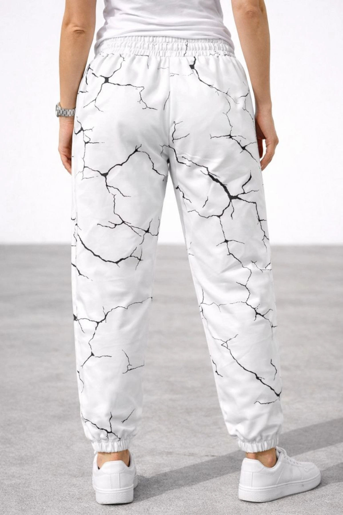 Kadın Dijital Baskılı Eşofman Altı Kışlık Üç İplik Şardonlu Kumaş Lastikli Paça, Cepli, Rahat Kalıp - Beyaz
