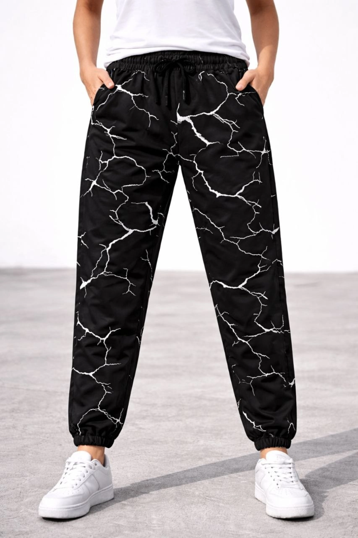 Kadın Dijital Baskılı Eşofman Altı Kışlık Üç İplik Şardonlu Kumaş Lastikli Paça, Cepli, Rahat Kalıp - Siyah