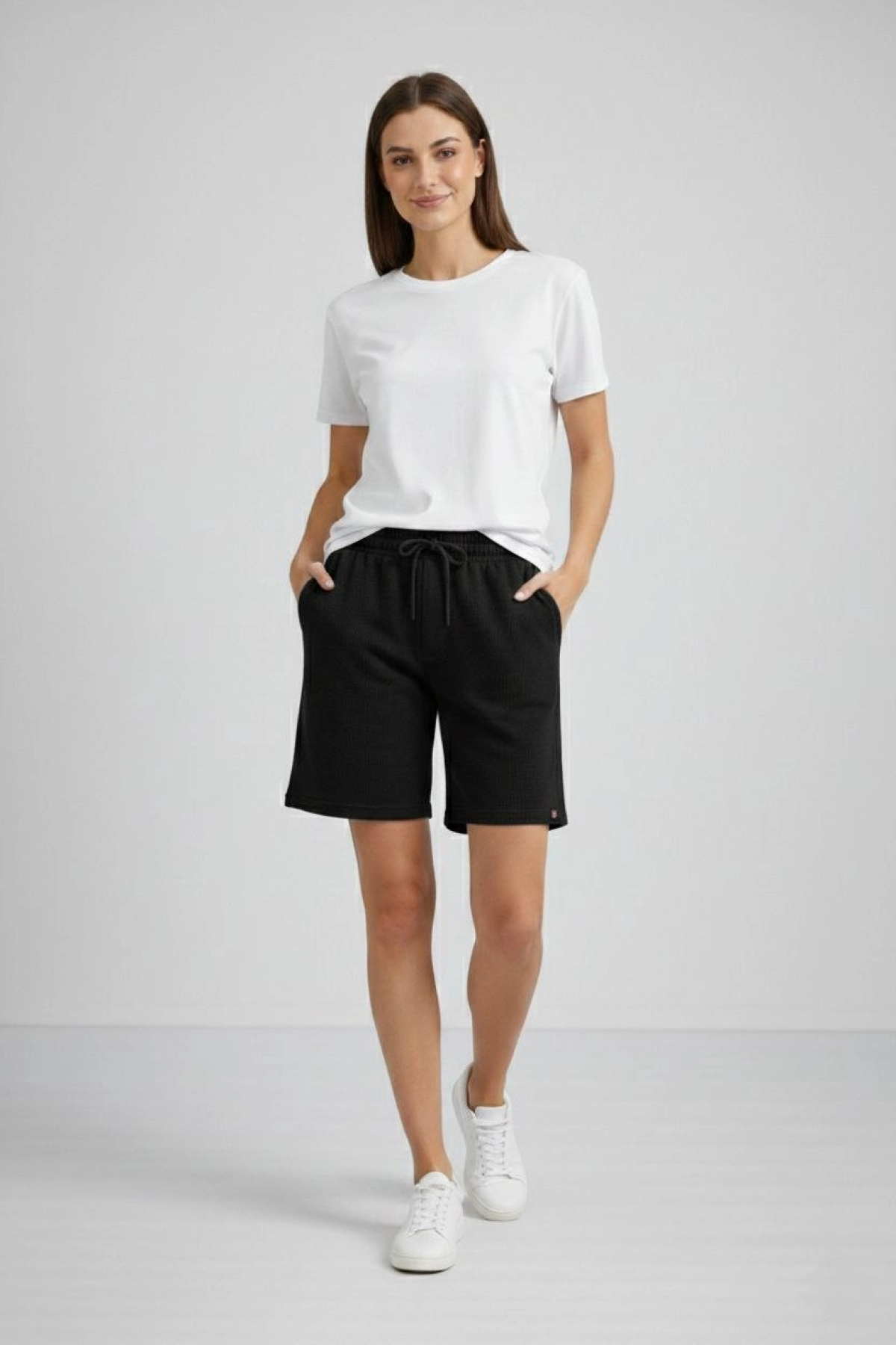 Kadın Dokuma otoban Şort Beli Lastikli Bağcıklı, Cepli, Rahat Kesim Günlük Yazlık Şort - Siyah