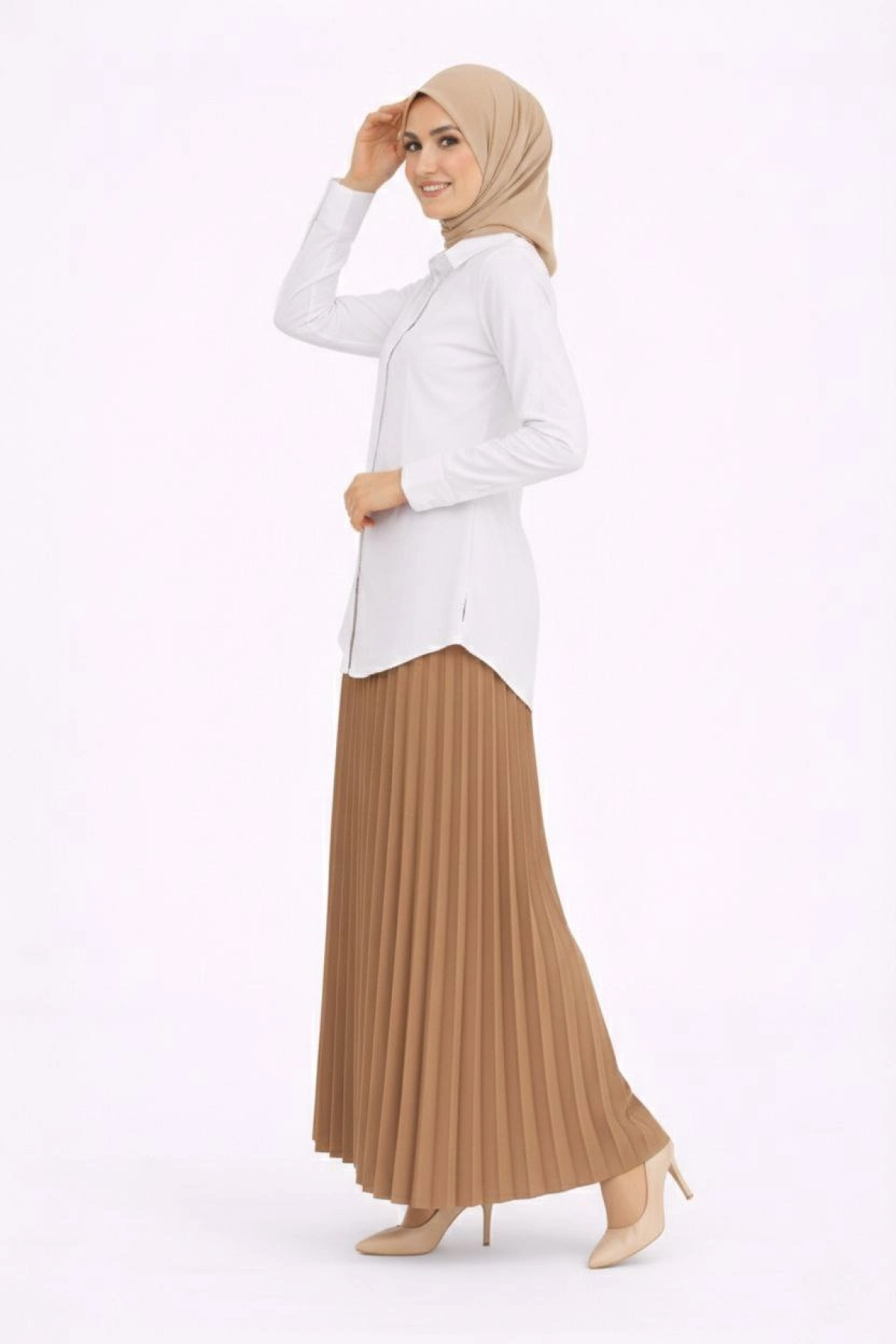 Tesettür Beyaz Gömlekli Pliseli Etek İkili Takım Gündelik ve Ofis Şıklığı - Kahverengi