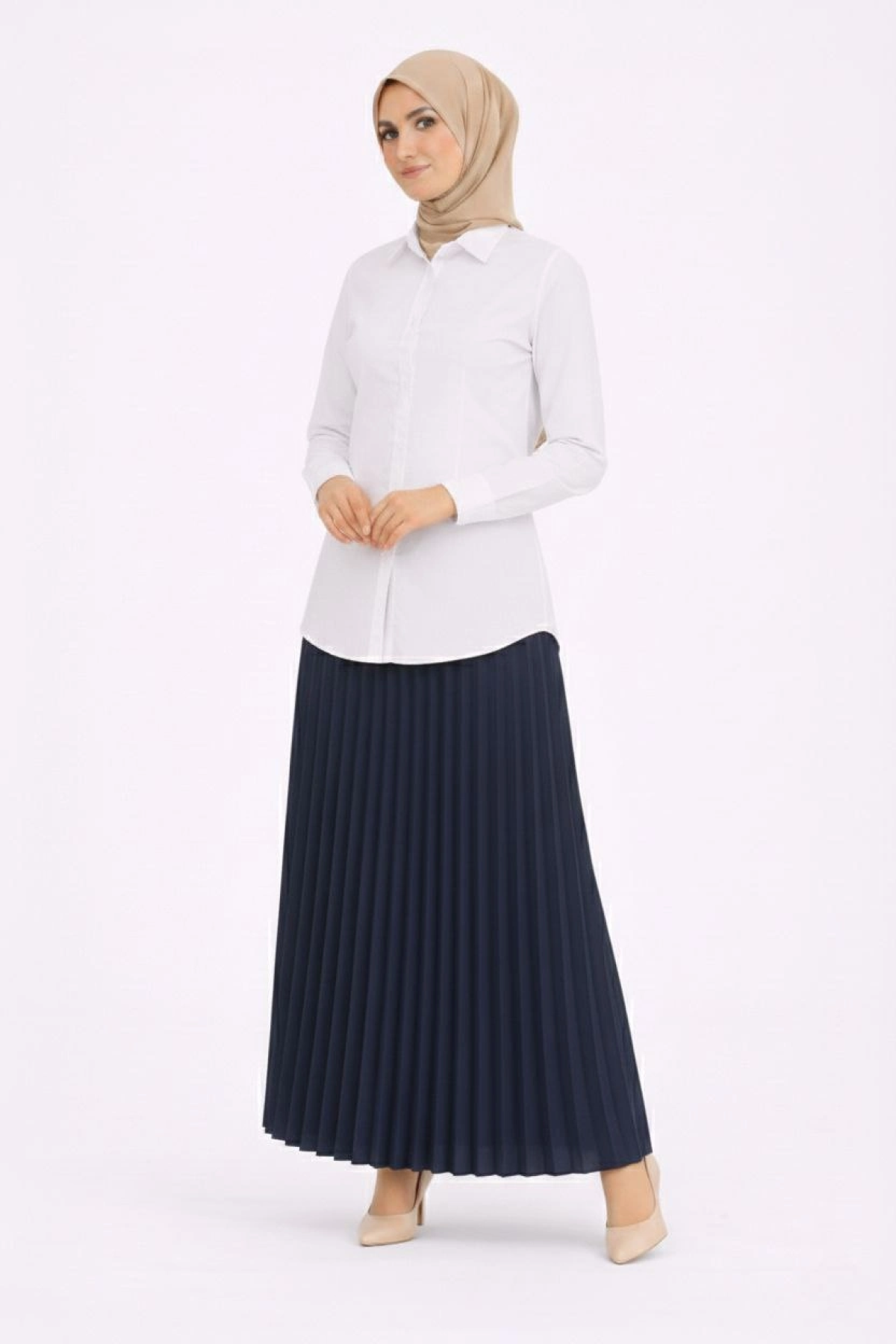 Tesettür Beyaz Gömlekli Pliseli Etek İkili Takım Gündelik ve Ofis Şıklığı - Lacivert