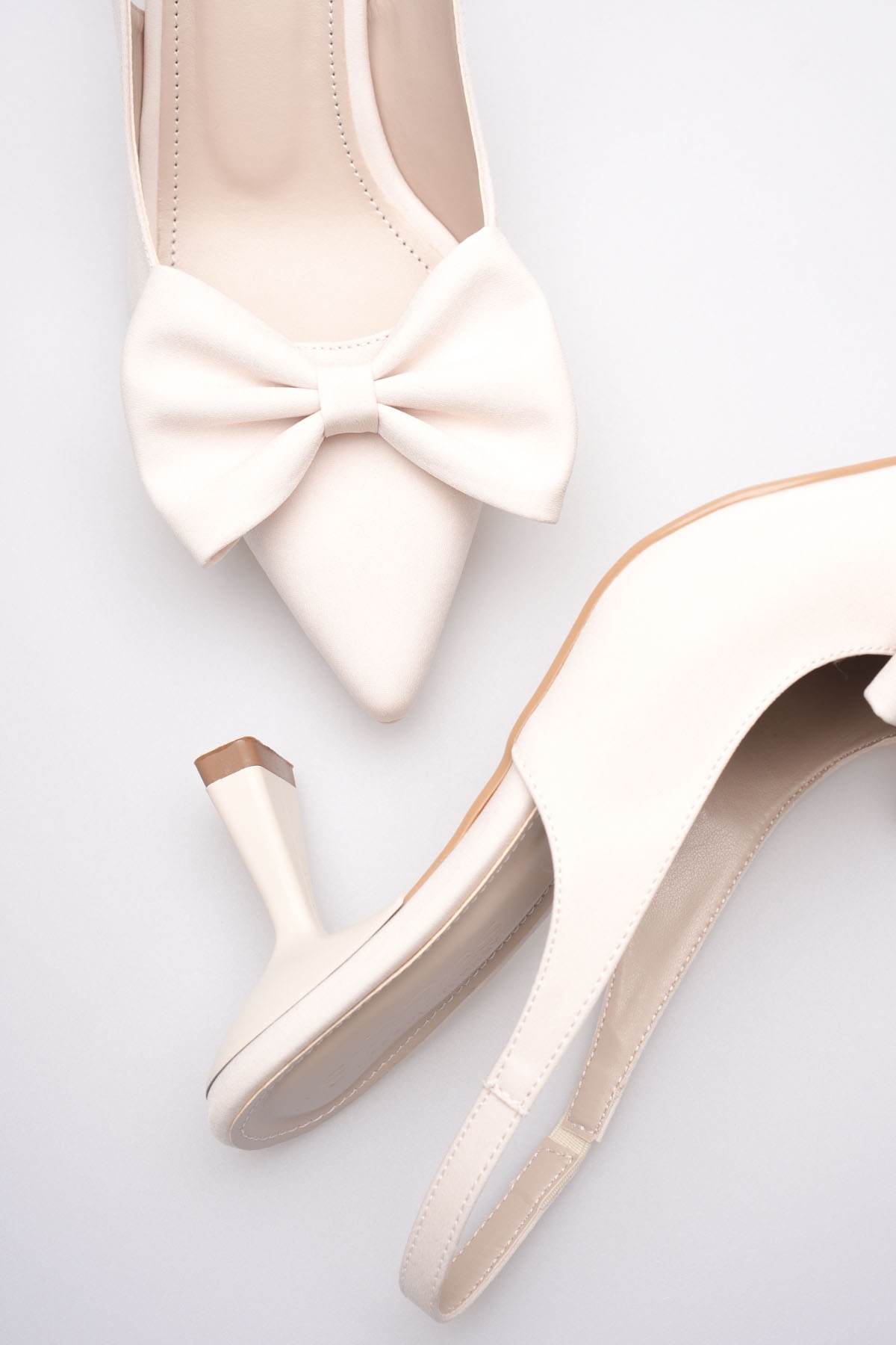 Nude Bej Fiyonk Detaylı Kısa Topuklu Ayakkabı - Arkası Açık Slingback Kadın Stiletto