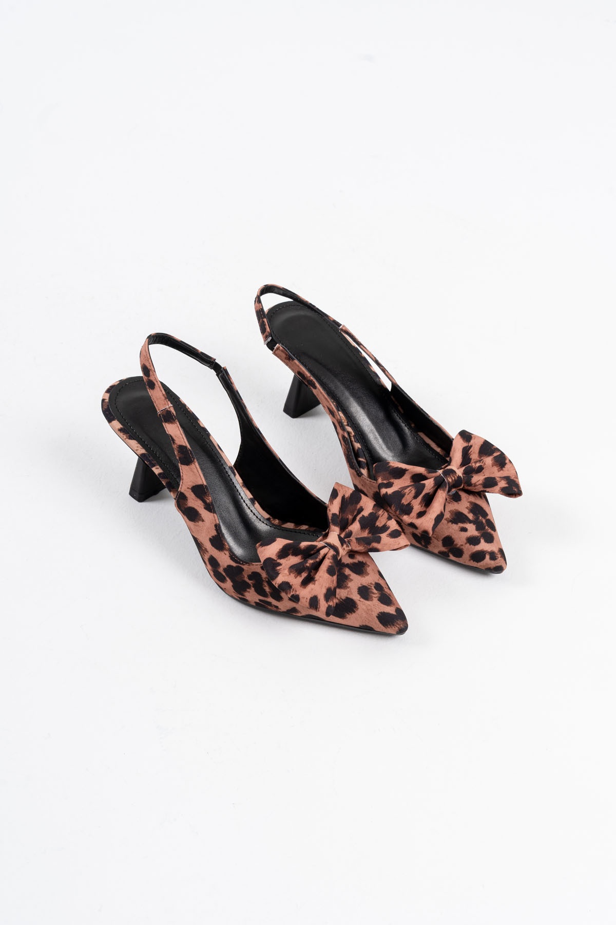 Leopar Desenli Fiyonk Detaylı Arkası Açık (Slingback) Kısa Kitten Topuklu Kadın Ayakkabı