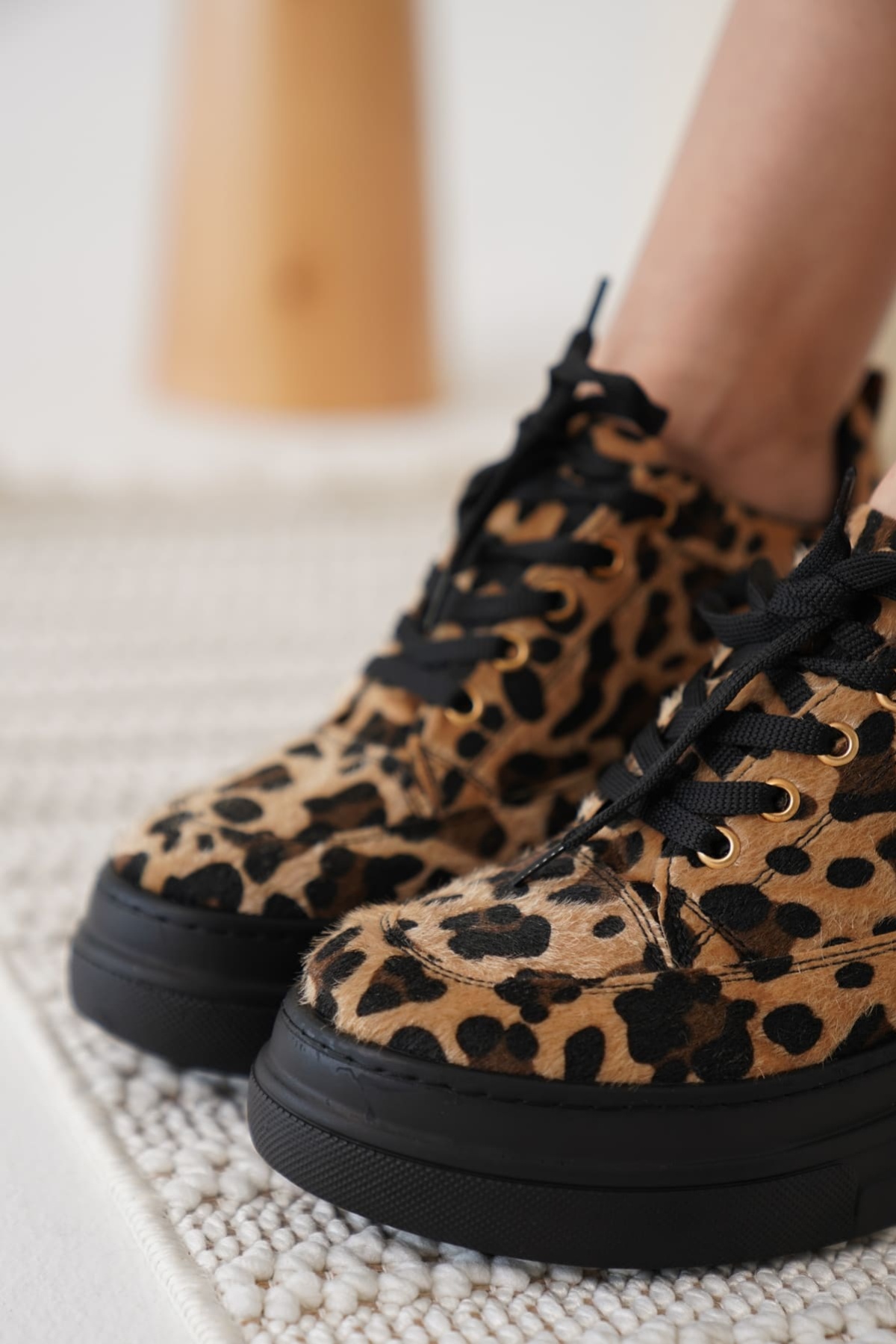 Nerual Kadın Gizli Topuk Siyah Taban Leopar Spor Ayakkabı