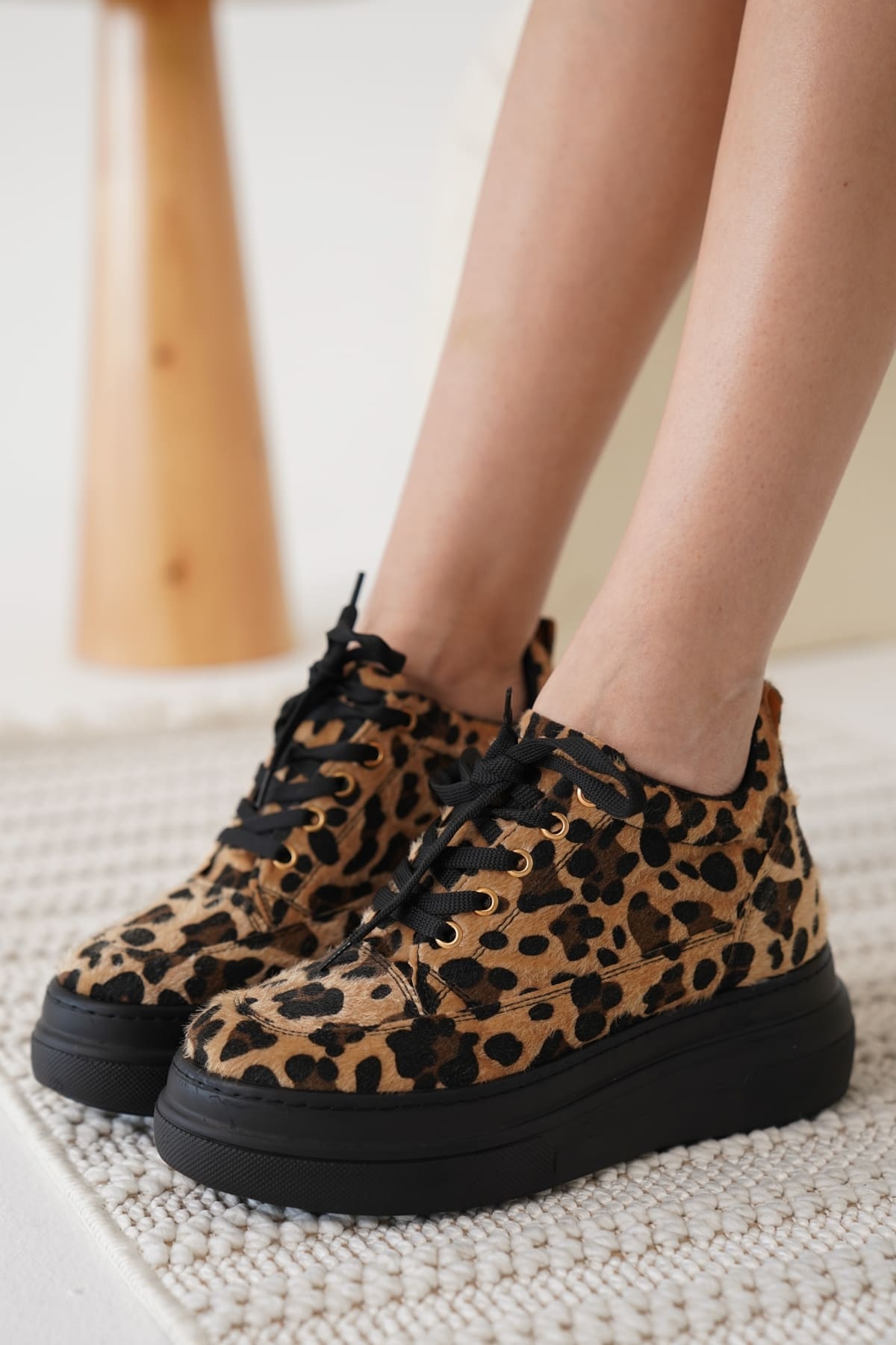 Nerual Kadın Gizli Topuk Siyah Taban Leopar Spor Ayakkabı