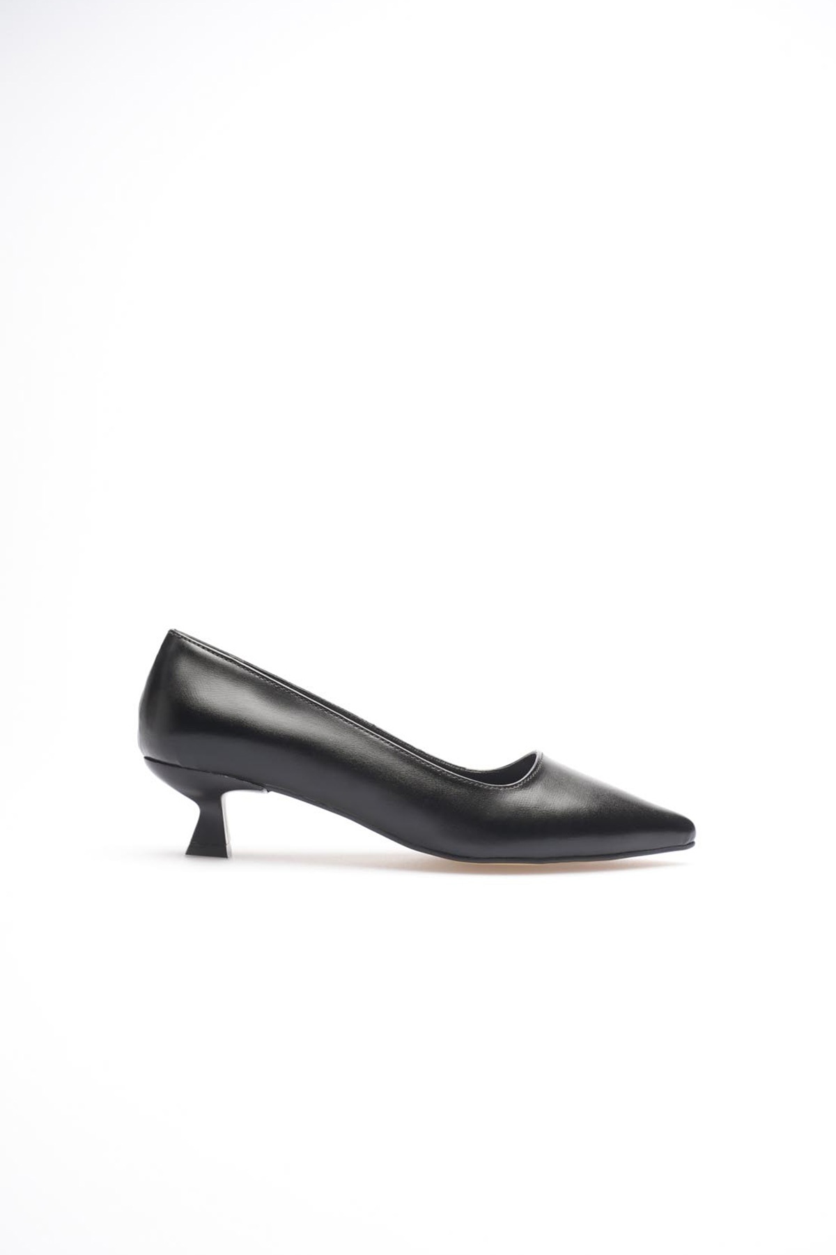 Siyah Kadın Günlük Kısa Topuklu Stiletto Ayakkabı TR20MS03A