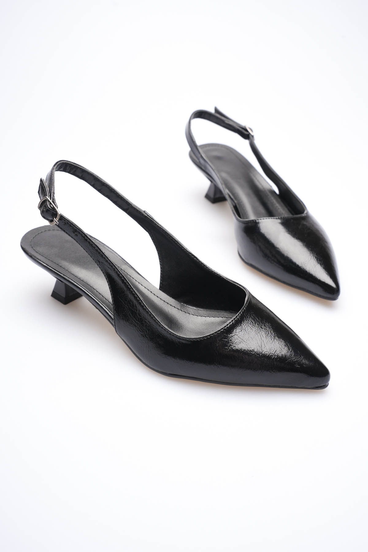 Kadın Siyah Kırışık Rugan Sivri Burun Slingback Kısa Topuklu Ayakkabı TR20MS04C