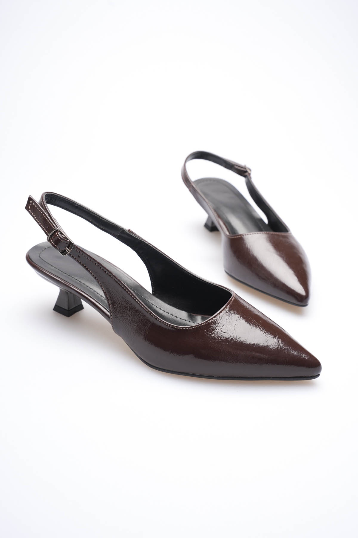 Kadın Acı Kahve Kırışık Rugan Sivri Burun Slingback Kısa Topuklu Ayakkabı TR20MS04D
