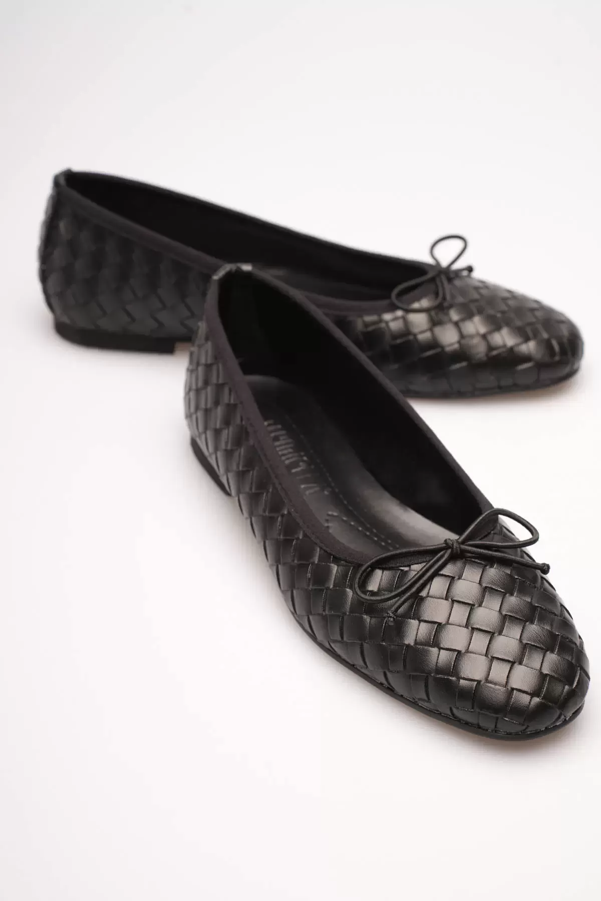 Kadın Siyah Örgü Dokulu Fiyonklu Babet Rahat Günlük Düz Ayakkabı TR23MS05A