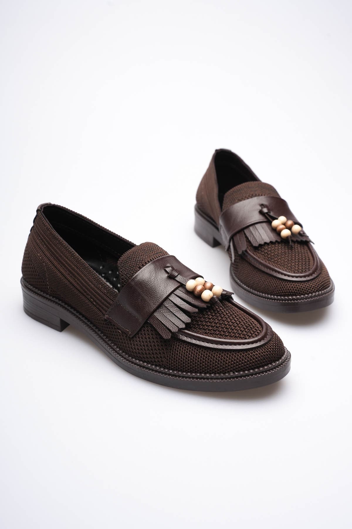 Kadın Acı Kahve Boncuk Püsküllü Günlük Kısa Topuklu Ayakkabı TR30MS01C