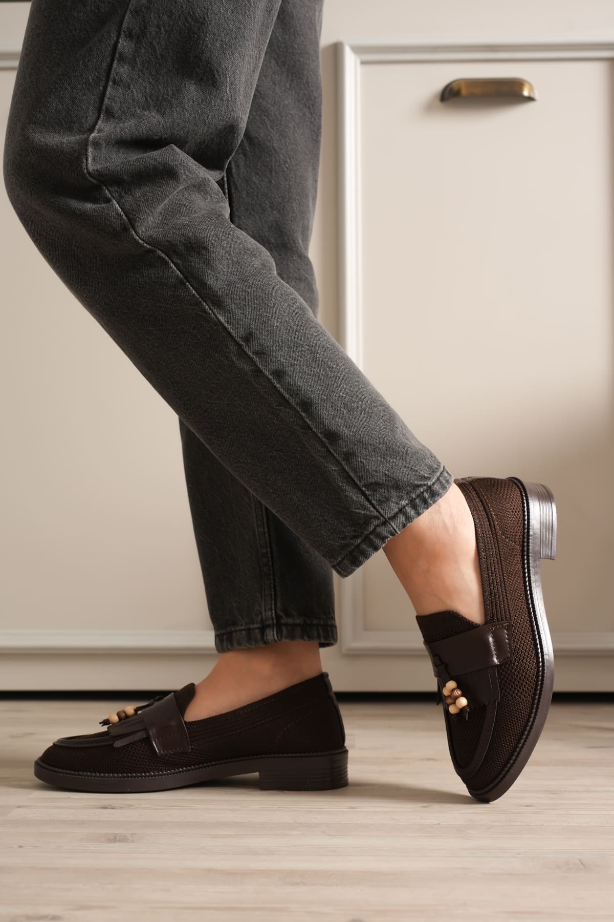 Kadın Acı Kahve Boncuk Püsküllü Günlük Kısa Topuklu Ayakkabı TR30MS01C