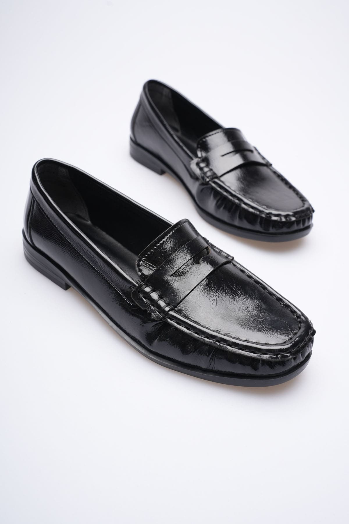 Zeloram Siyah Parlak Deri Görünümlü Kadın Penny Loafer