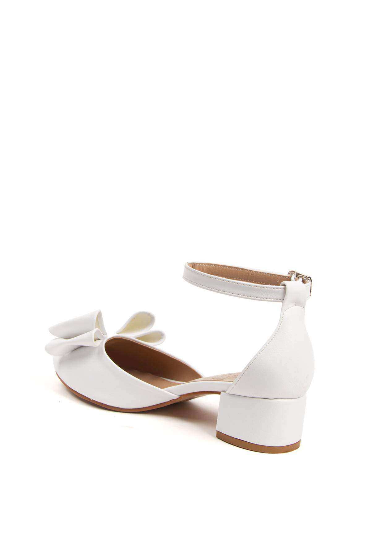 Kadın Beyaz Kısa Topuklu Fiyonklu Ayakkabı