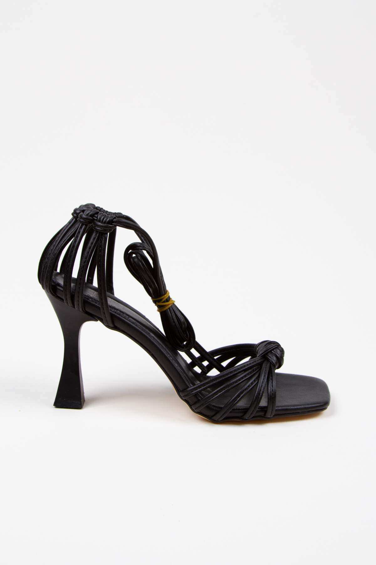 Kadın Siyah Yazlık Örgülü Topuklu Ayakkabı