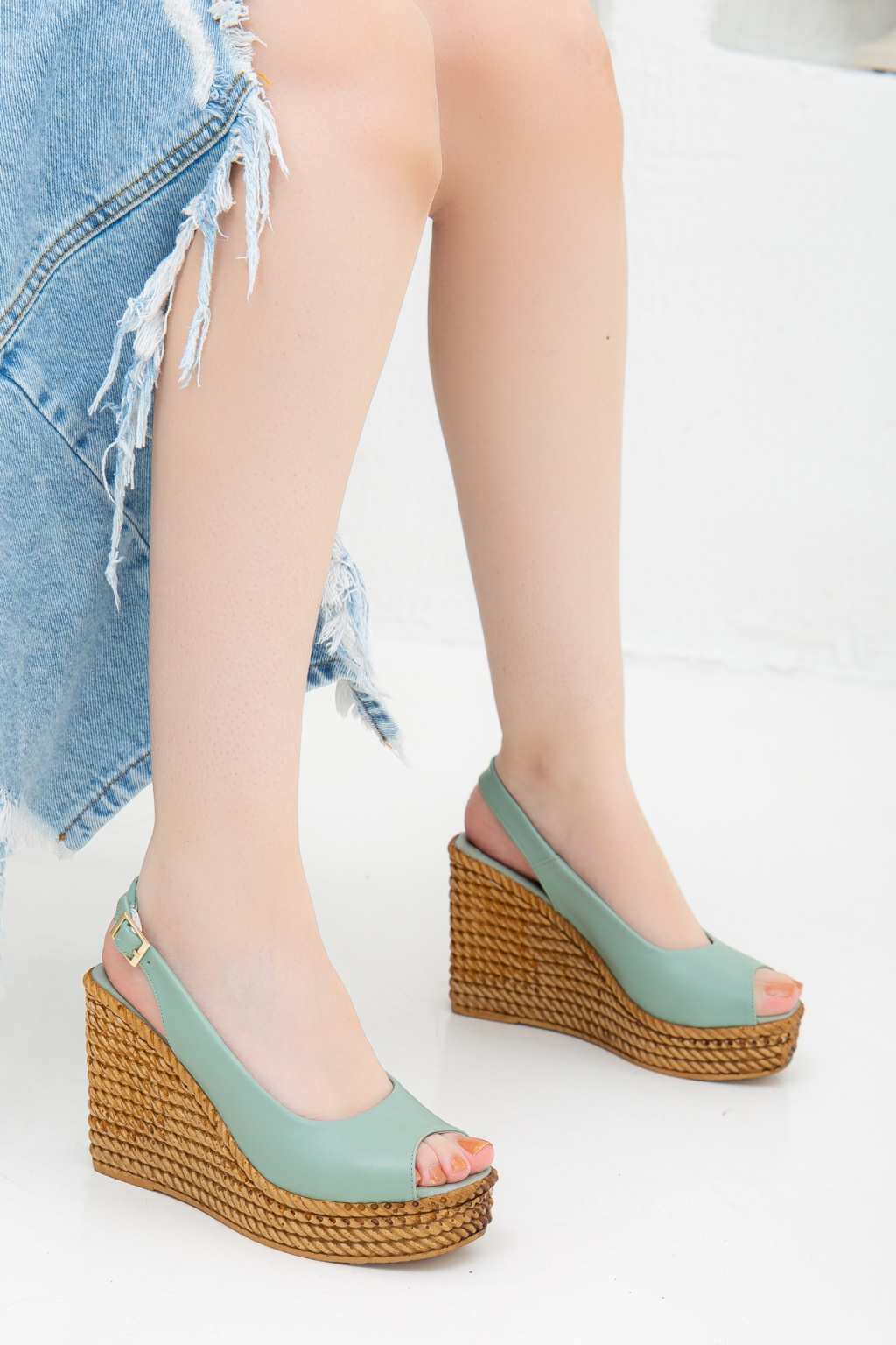 Kadın Yeşil Dolgu Topuklu Klasik Tarz Sandalet
