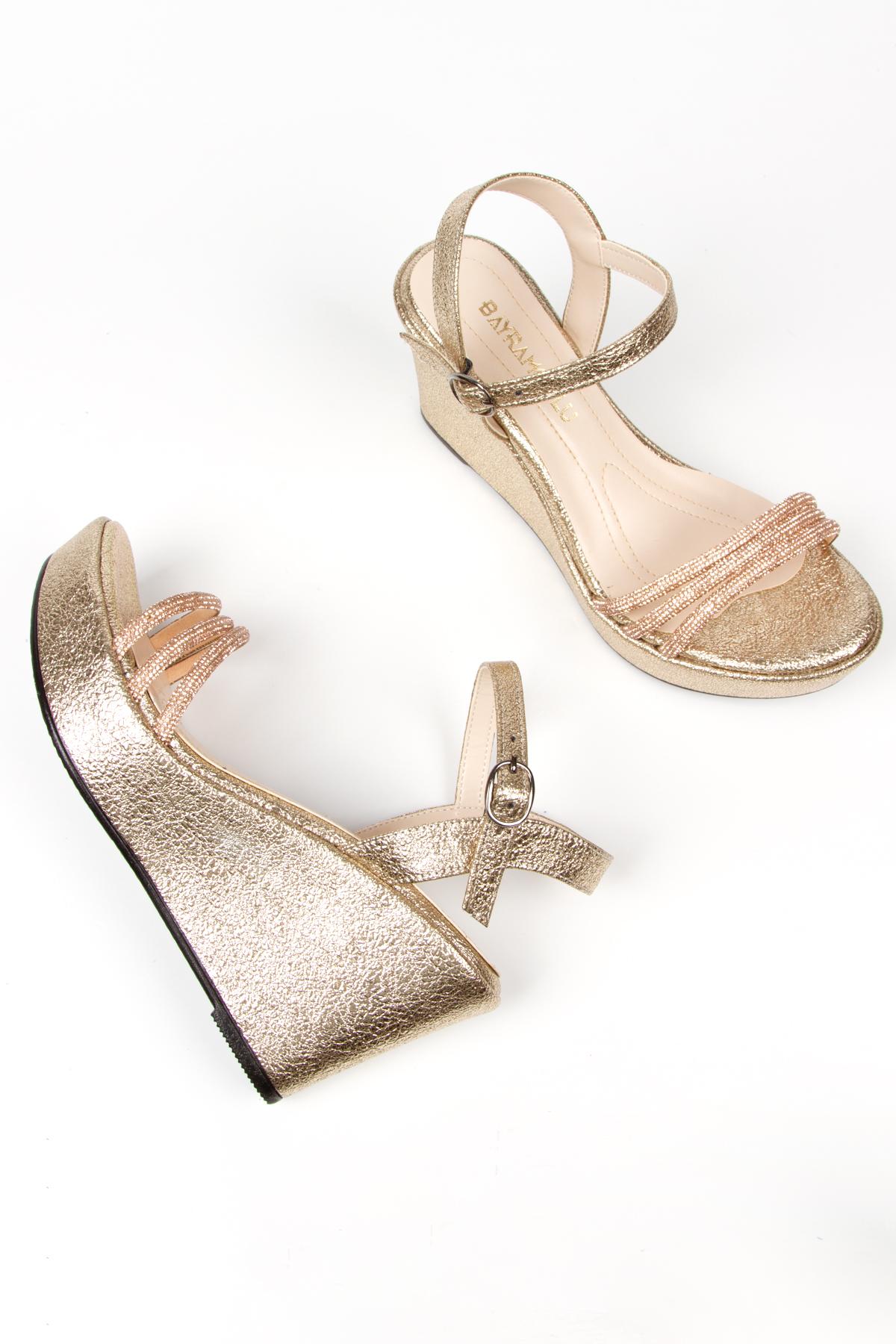 Kadın Yazlık Altın Dolgu Topuklu Taş İşlemeli Sandalet