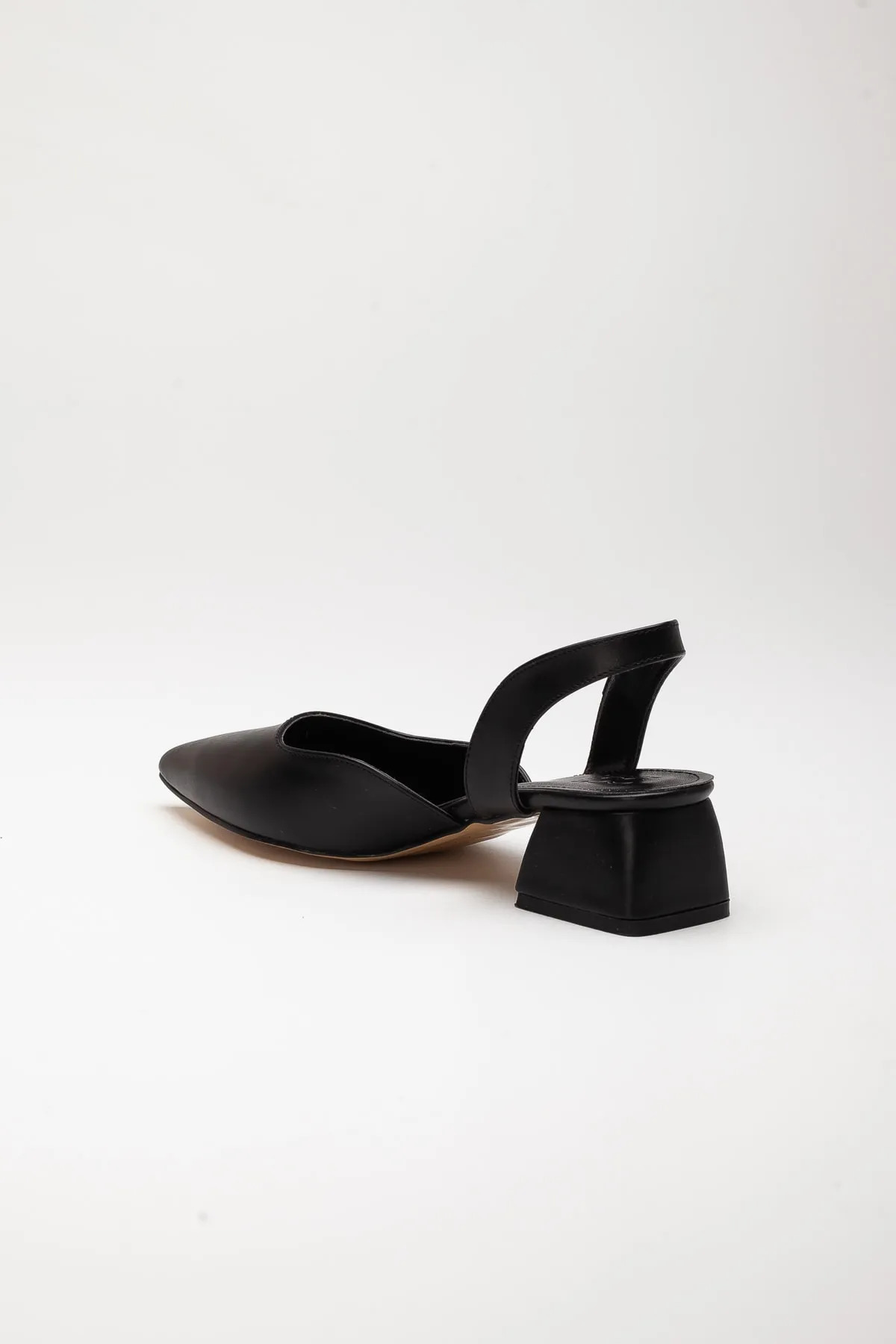 Kadın Siyah Kısa Kalın Topuklu Günlük Şık Ayakkabı