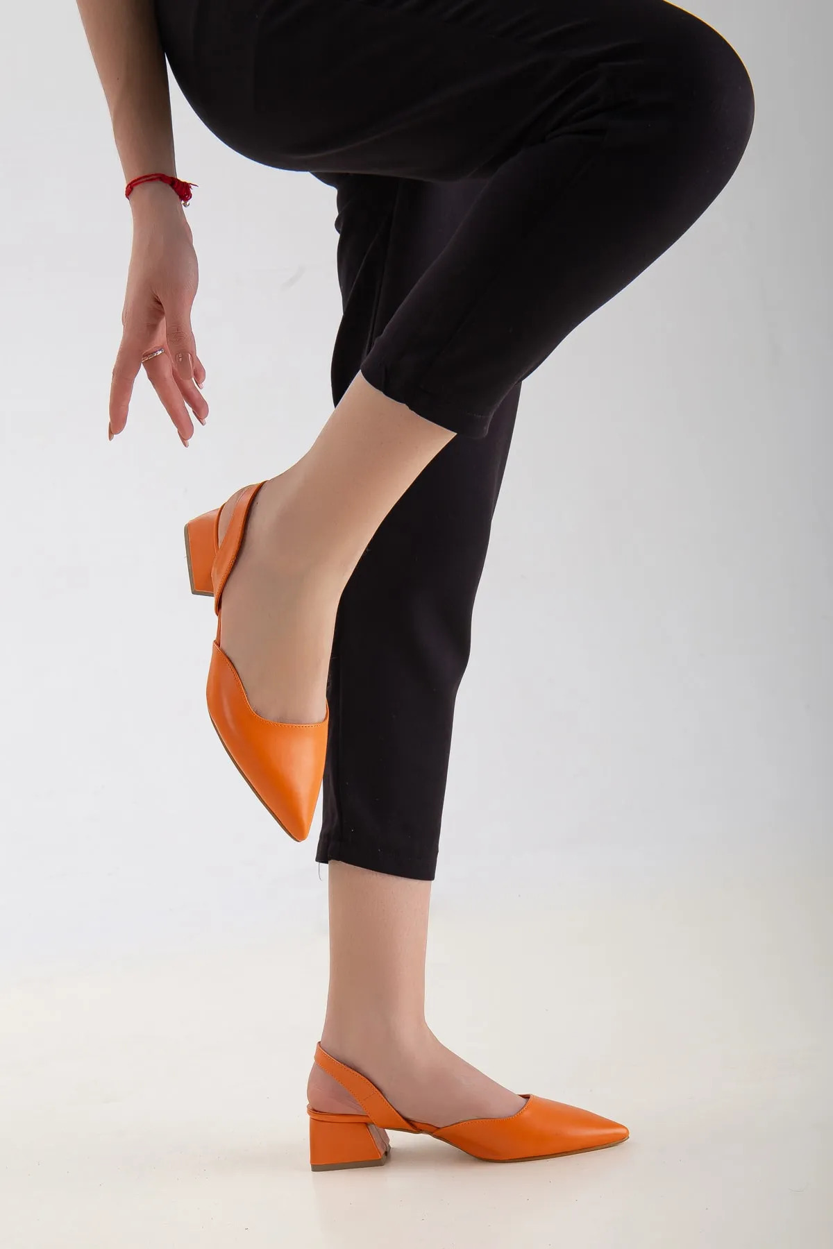 Kadın Turuncu Kısa Kalın Topuklu Günlük Şık Ayakkabı