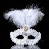 Beyaz Dantel İşlemeli Beyaz Tüylü Balo Parti Maskesi 17x20 cm (CLZ)