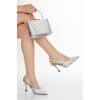 Kadın Gümüş Desenli Taşlarla Bezenmiş 8 cm İnce Galvaniz Topuklu Rahat Stiletto ve Çanta Kombini