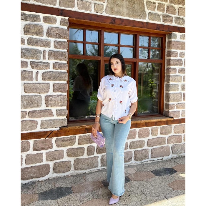 ÖNÜ ÇİÇEK NAKIŞLI BAĞLAMALI GÖMLEK