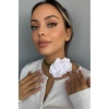 Beyaz Renk Gül Detaylı İpli Choker Kolye