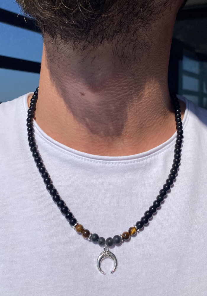 Siyah Renk Boncuk Figürlü Ay Detaylı Erkek Kolye