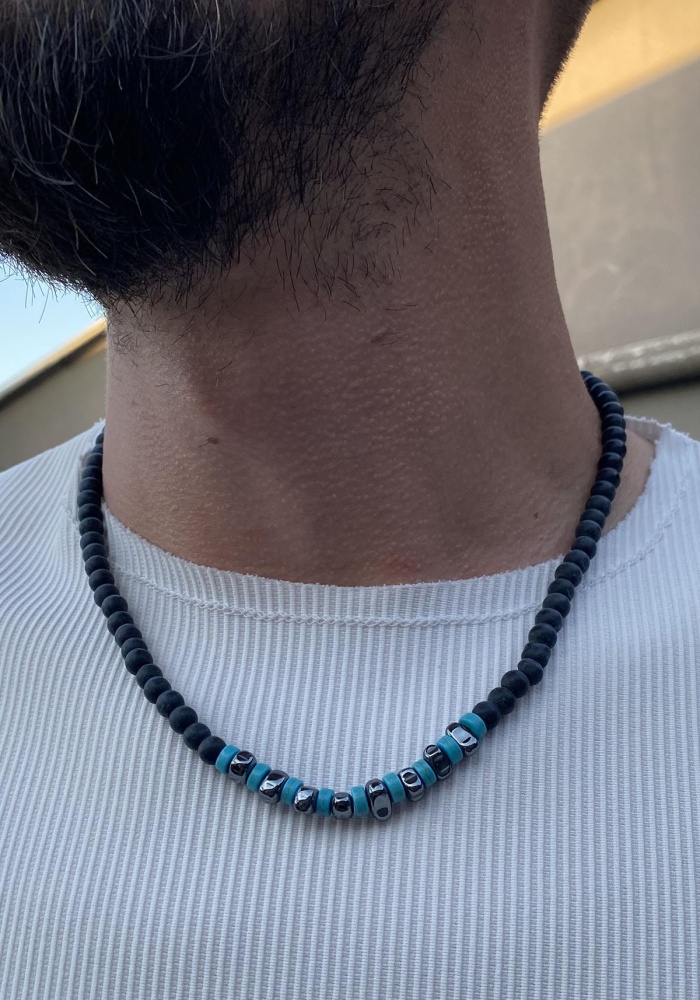 Siyah Renk Mavi Boncuk Detaylı Kolye