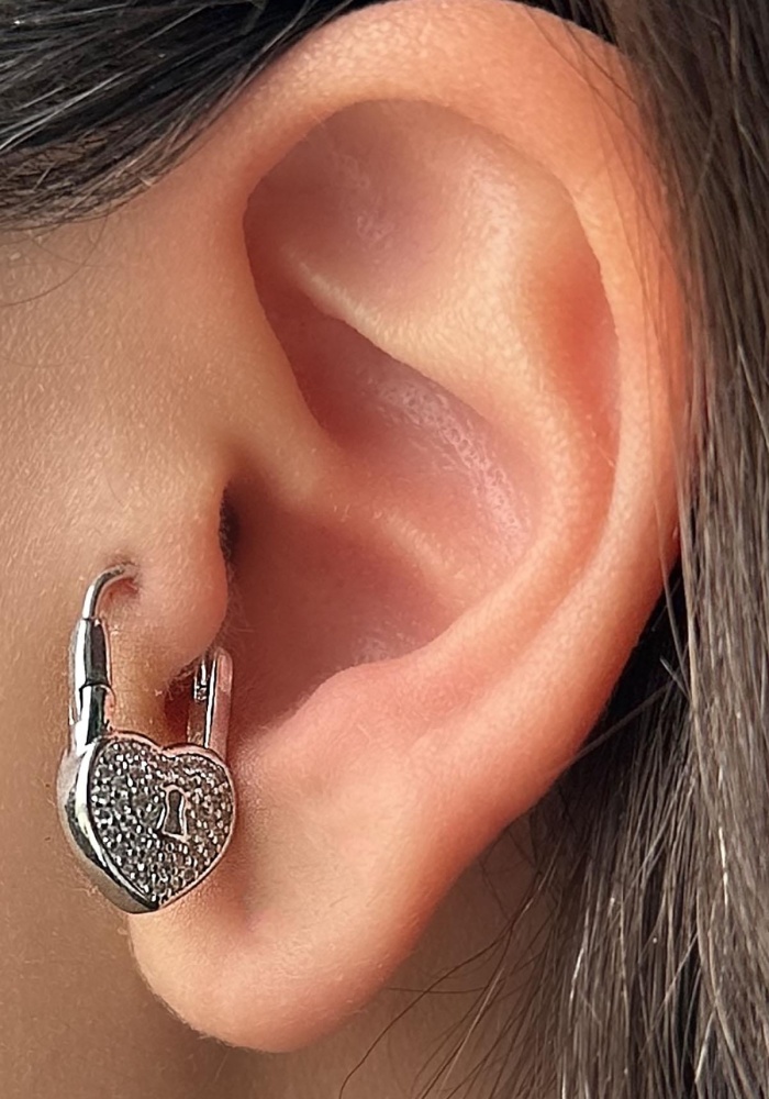 Gümüş Renk Kilit Figürlü Taş Detaylı Cerrahi Çelik Halka Tragus/Kıkırdak Küpe/Piercing (Tek)