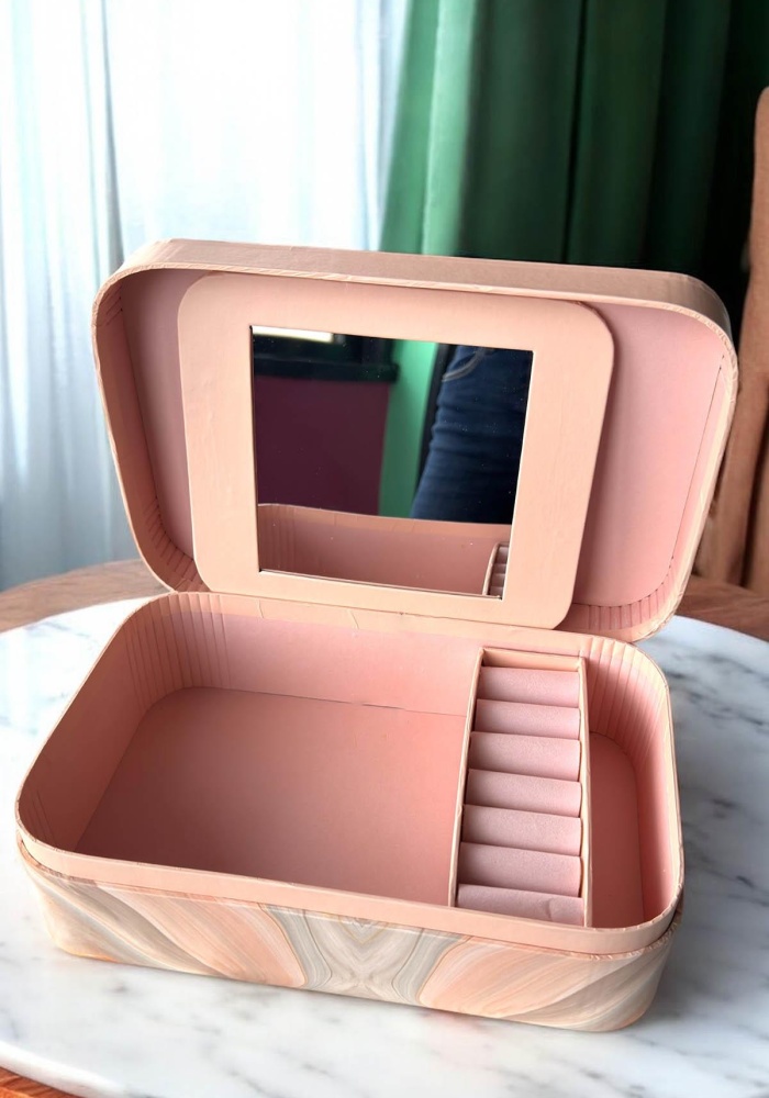 Pembe Renk Ayna Detaylı Takı Organizeri