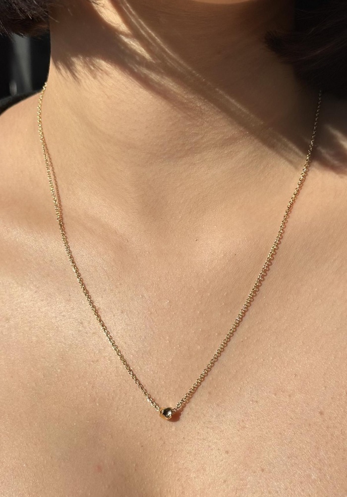 Altın Renk Top Detaylı Kolye