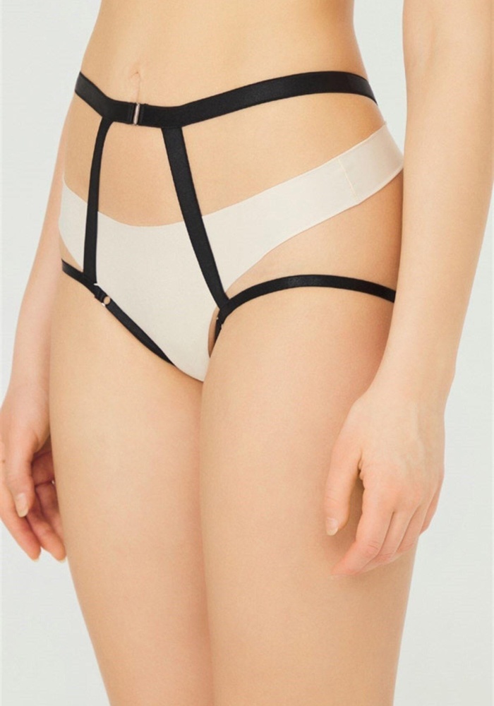 Özel Bölgesi Açık Lastikli Fantezi Kadın Külot Aksesuarı CH4049