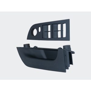 E90 KAPI TUTAMAĞI  ÖN SOL  CAM DÜĞME ÇERÇEVELİ - SİYAH