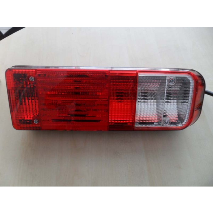 STOP LAMBA MULTILAMP ÜÇGEN REFLEKTÖRLÜ KABLOLU AMPULSÜZ SOL FORD KARGO YM UNIVERSAL E9 - SB.1581-M202L00-A