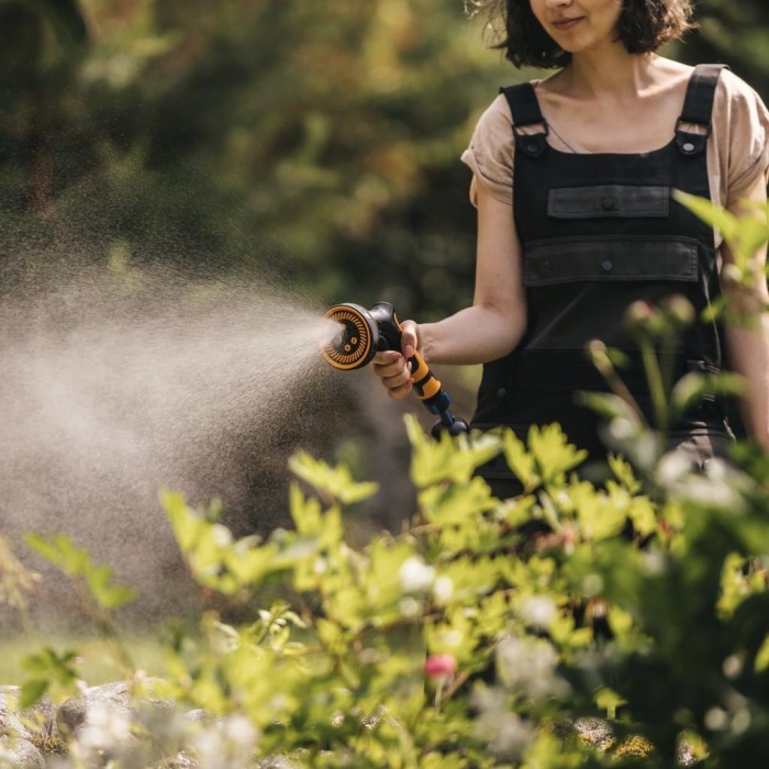 Fiskars 1065492 Çok Fonksiyonlu Sulama Tabancası + Stoplu Hortum Bağlantısı