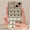 Silver Case Kare iPhone 15