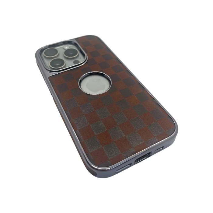 Hole Checkers Case Kahverengi iPhone 15