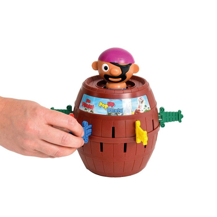 7028 Tomy Şakacı Korsan +4 yaş