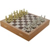 Orta Boy Metal Yunan Satranç Takımı Parlak ve Rustik Desenli Sandıklı MDF Tahtası (36x36x6 cm.)