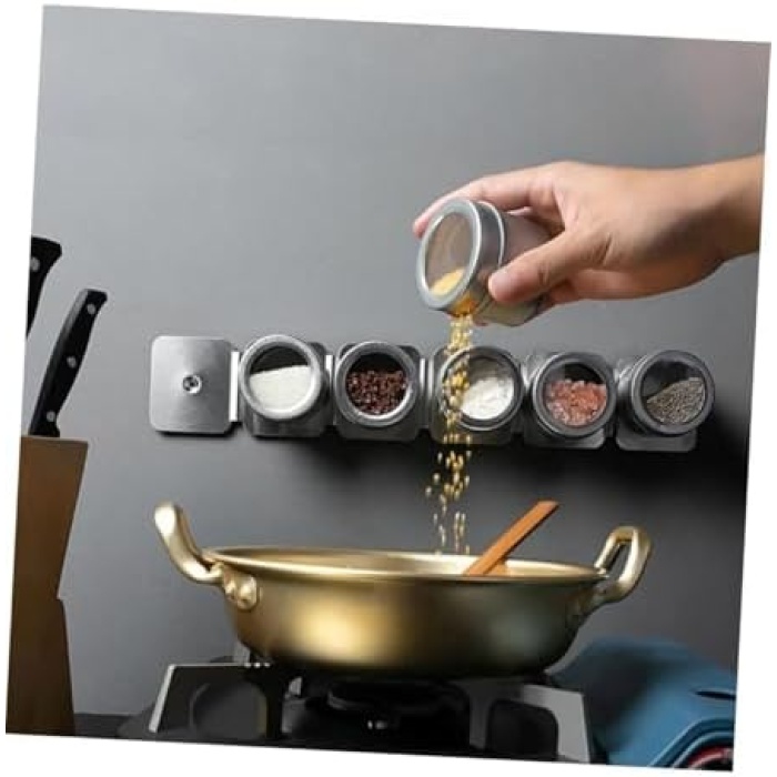 Manyetik Baharatlık Seti, Paslanmaz Çelik 6 Baharat Kavanozu ve Metal Stand, Şeffaf Kapaklı, Mıknatıslı ve Dayanıklı Tasarım, Duvar ve Buzdolabına Monte Edilebilir (Üçgen)