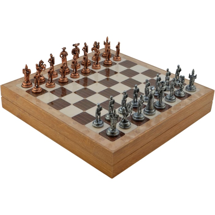 Orta Boy Metal İspanyol Satranç Takımı Antik ve Rustik Desenli Sandıklı MDF Tahtası (36x36x6 cm.)