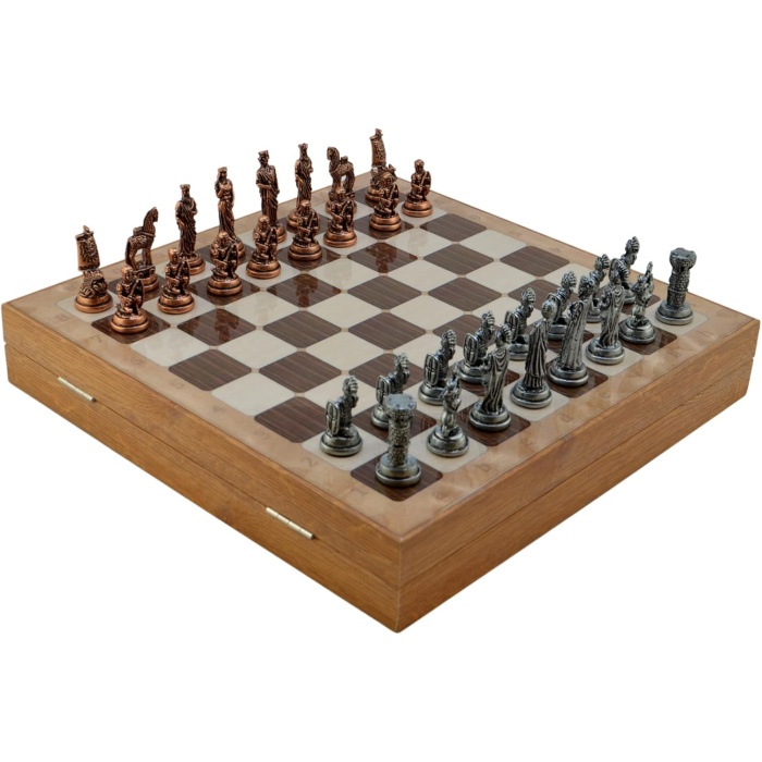 Orta Boy Metal Truva-Sparta Satranç Takımı Antik ve Rustik Desenli Sandıklı MDF Tahtası (36x36x6 cm.)