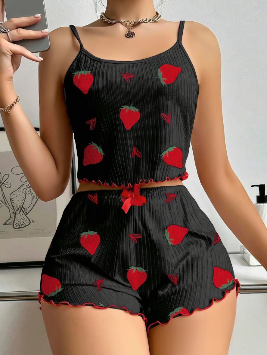Pamuklu Siyah Üstüne Çilek Desen Fitilli Askılı Şortlu Pijama Takımı görsel 1